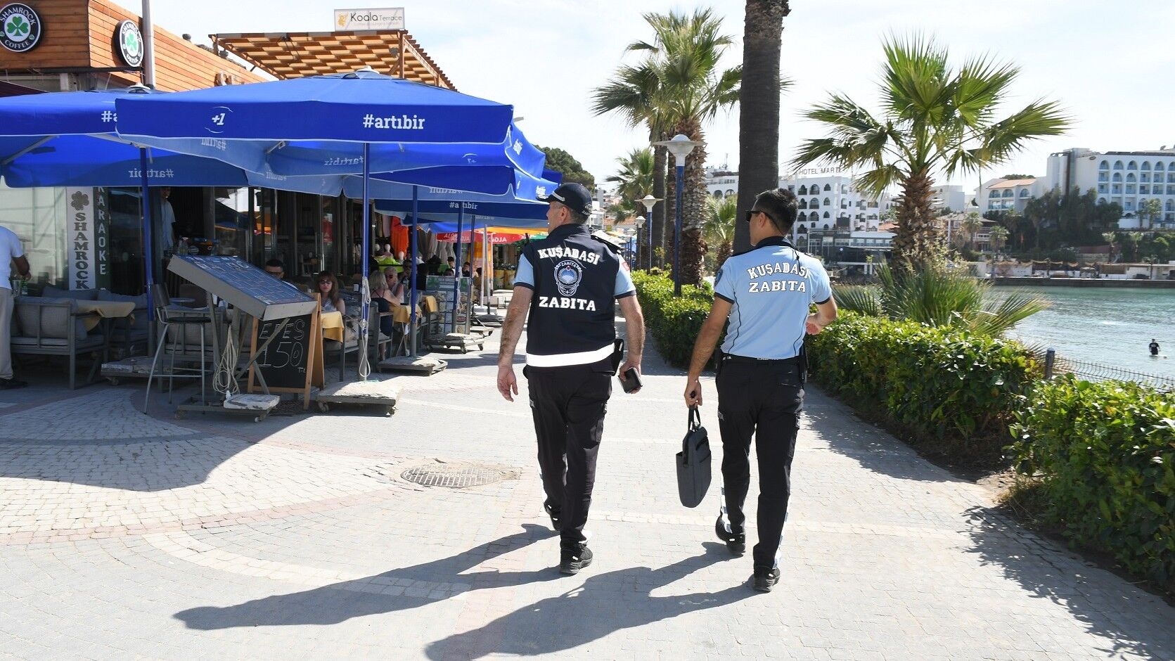 Kuşadası Zabıtasından Kadınlar Denizi'nde İşgaliye Denetimi