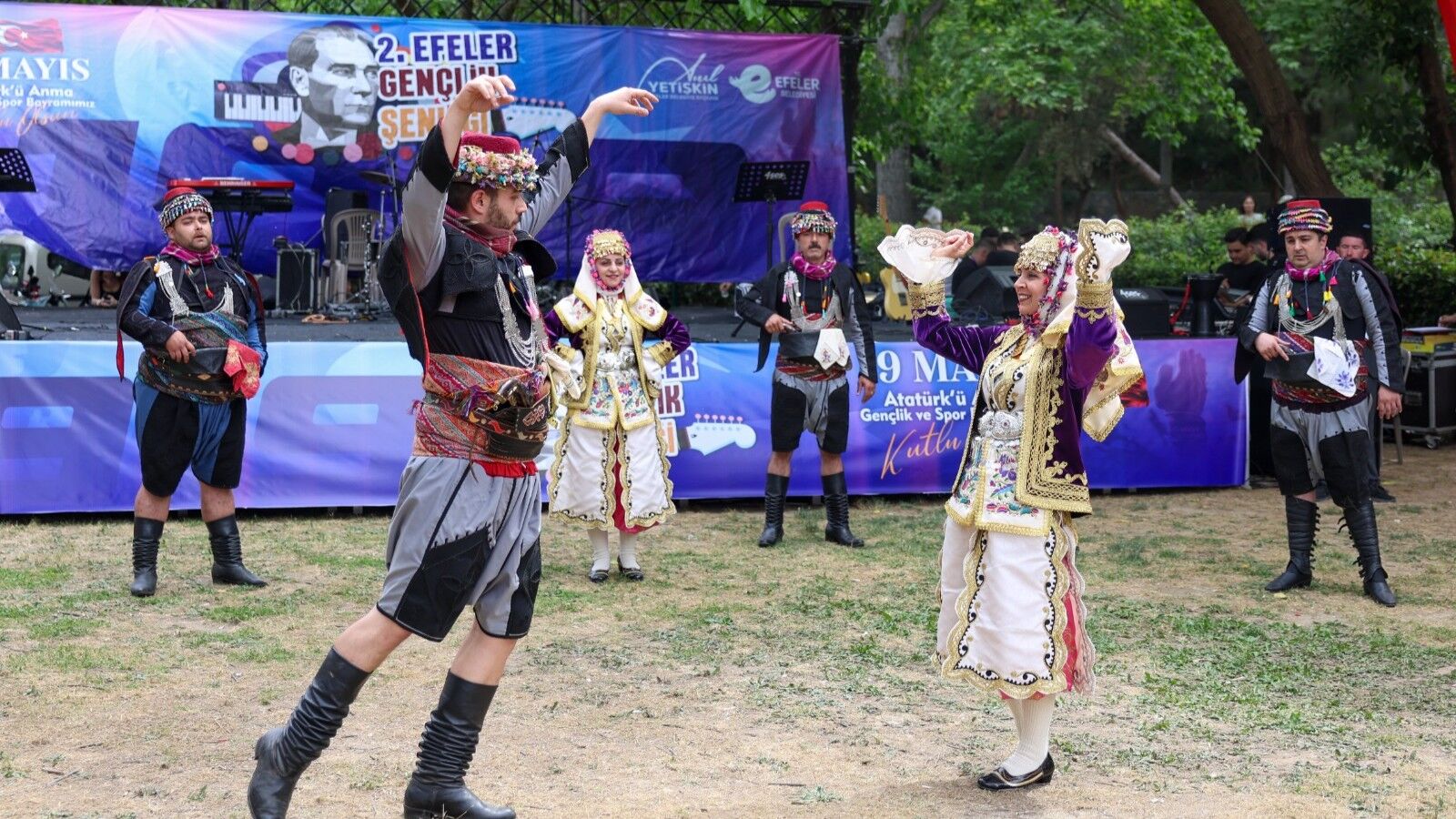 Efeler'de Sanat Gecesi: Başkan Anıl Yetişkin'den Davet