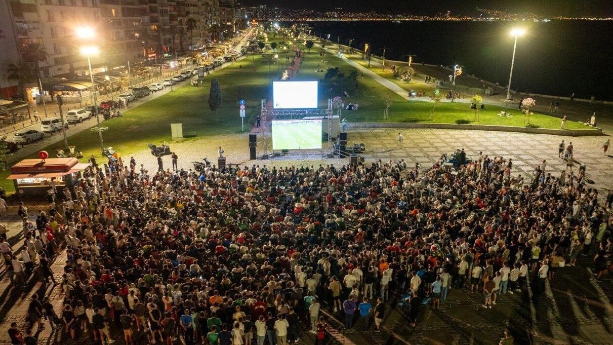 İzmir'de Dünya Kupası Heyecanı Dev Ekranlarda Yaşanacak