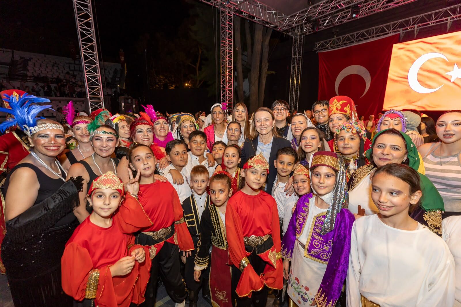 Konak’ın Halk Oyunları Şenliği 20. Yıl Gururu Yaşattı (10)