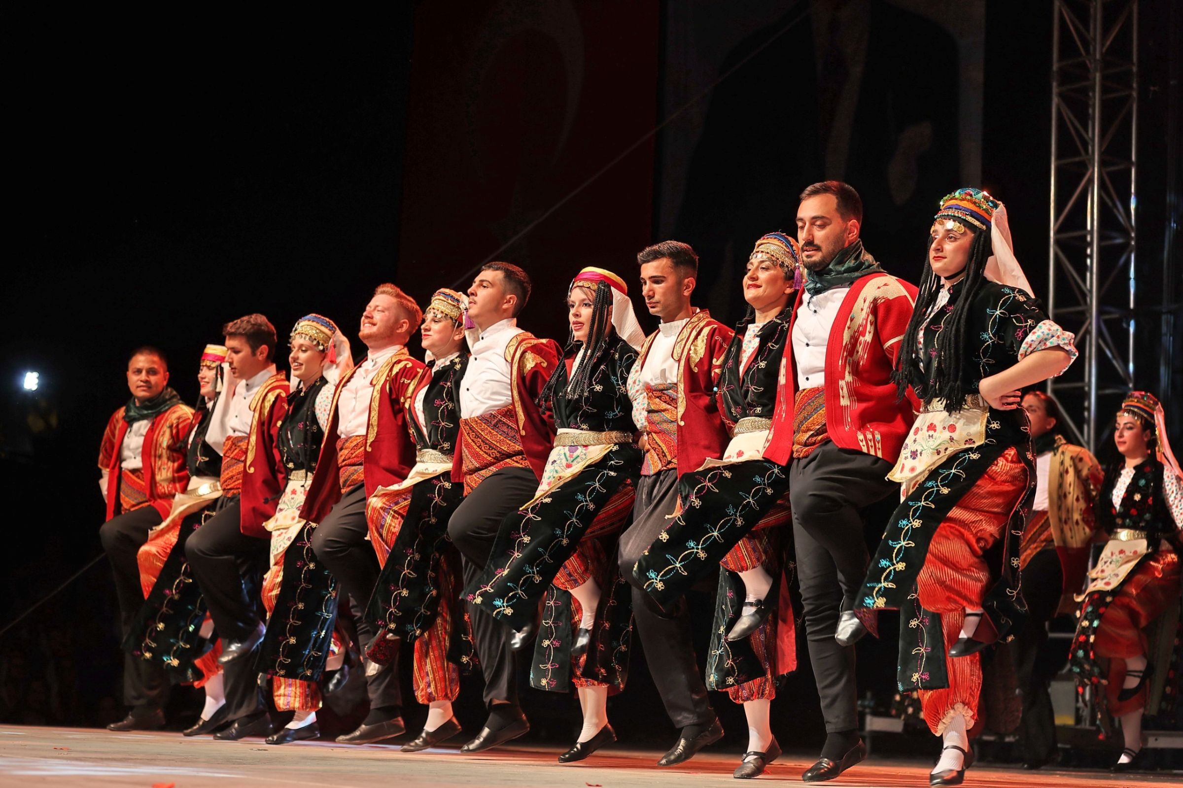 Konak’ın Halk Oyunları Şenliği’nde 20. Yıl Gururu Yaşanacak (4)