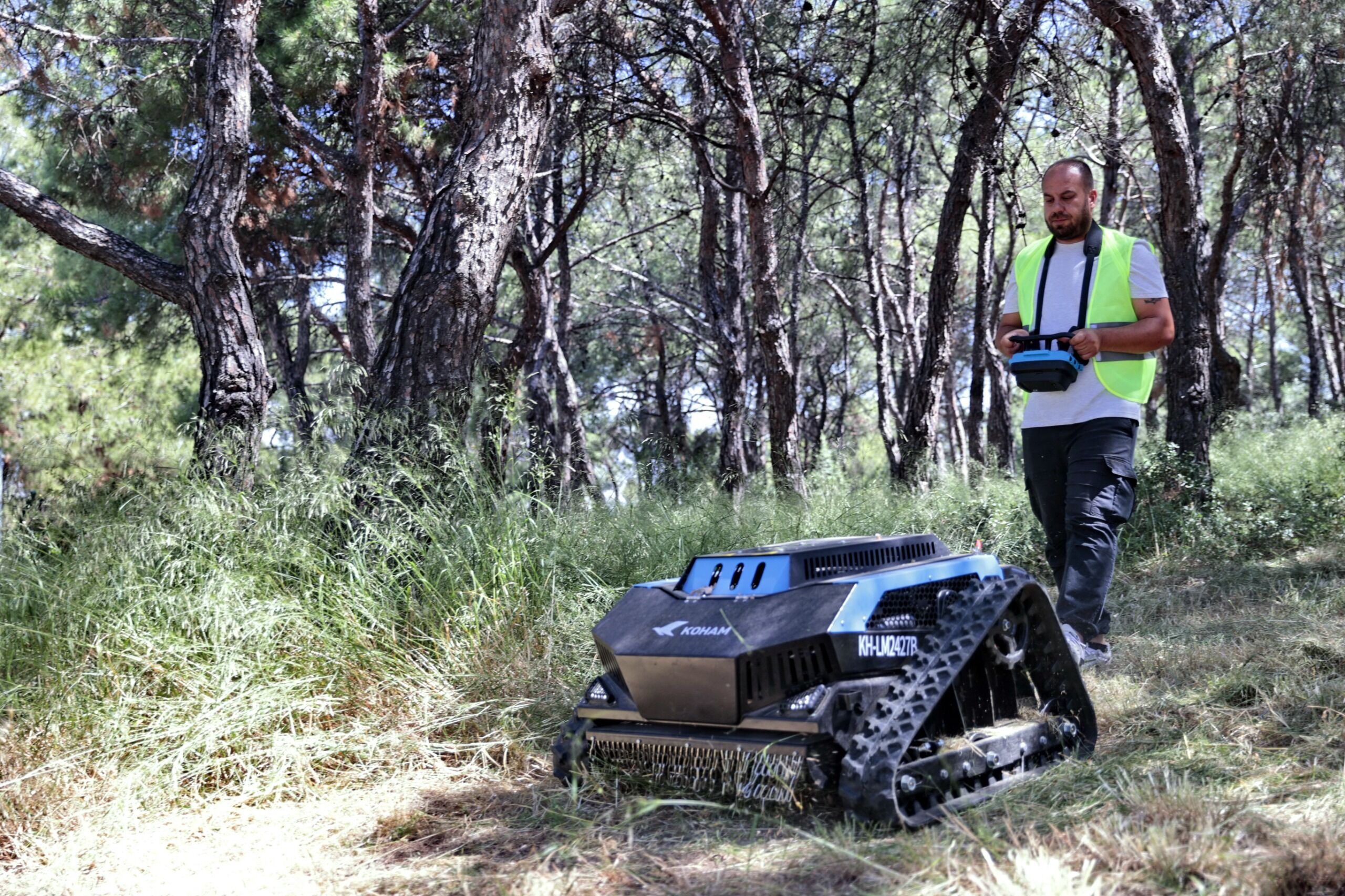 Konak’tan Teknolojik Adım Ot Biçme Robotu Sahada (1)