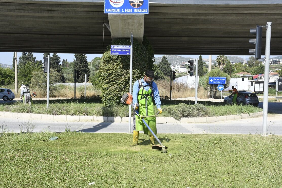 Kuşadasi Beledi̇yesi̇’nden Yeşi̇l Dokuya Ti̇ti̇z Dokunuş (4)