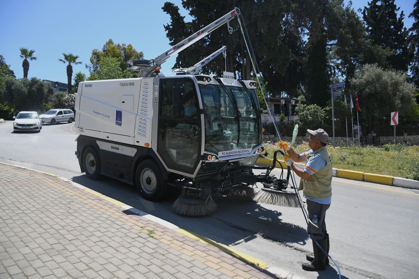 Kuşadasi'nda Temi̇zli̇kte Yeni̇ Dönem Küçük Dev Bucher Göreve Başladi (3)