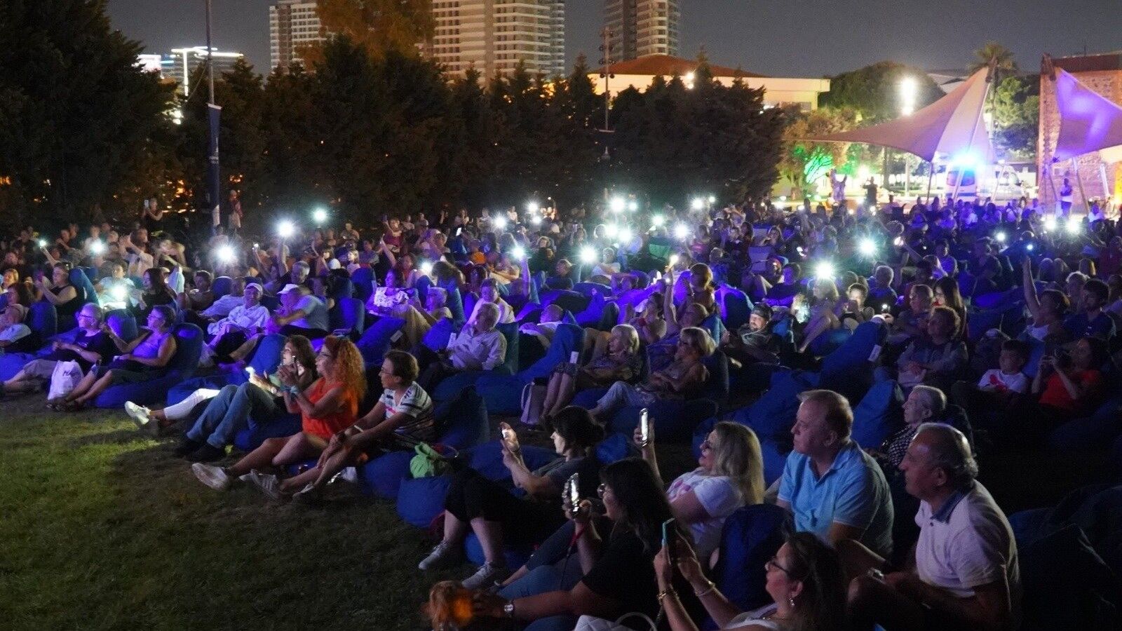 İzmir'de Çim Konserleri Yaza Renk Katacak