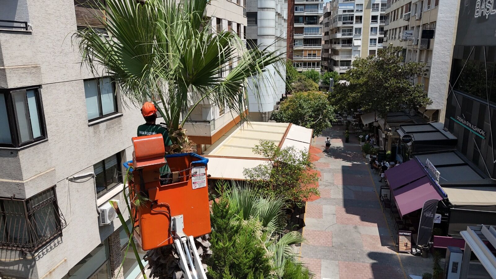 Konak’ın Parklarında Bakım Seferberliği (7)