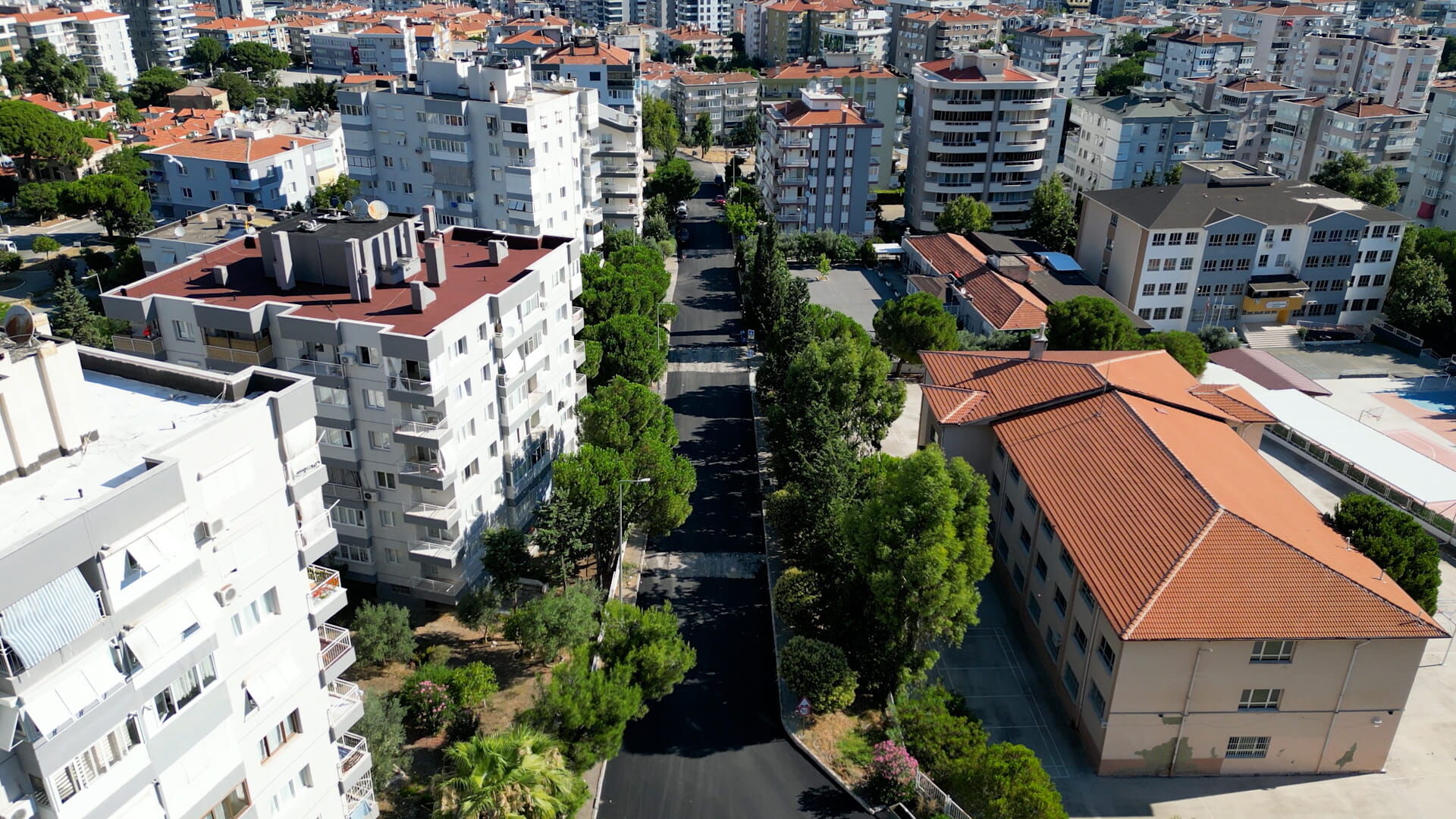 Narlıdere'de Asfalt Mesaisi Hız Kesmiyor