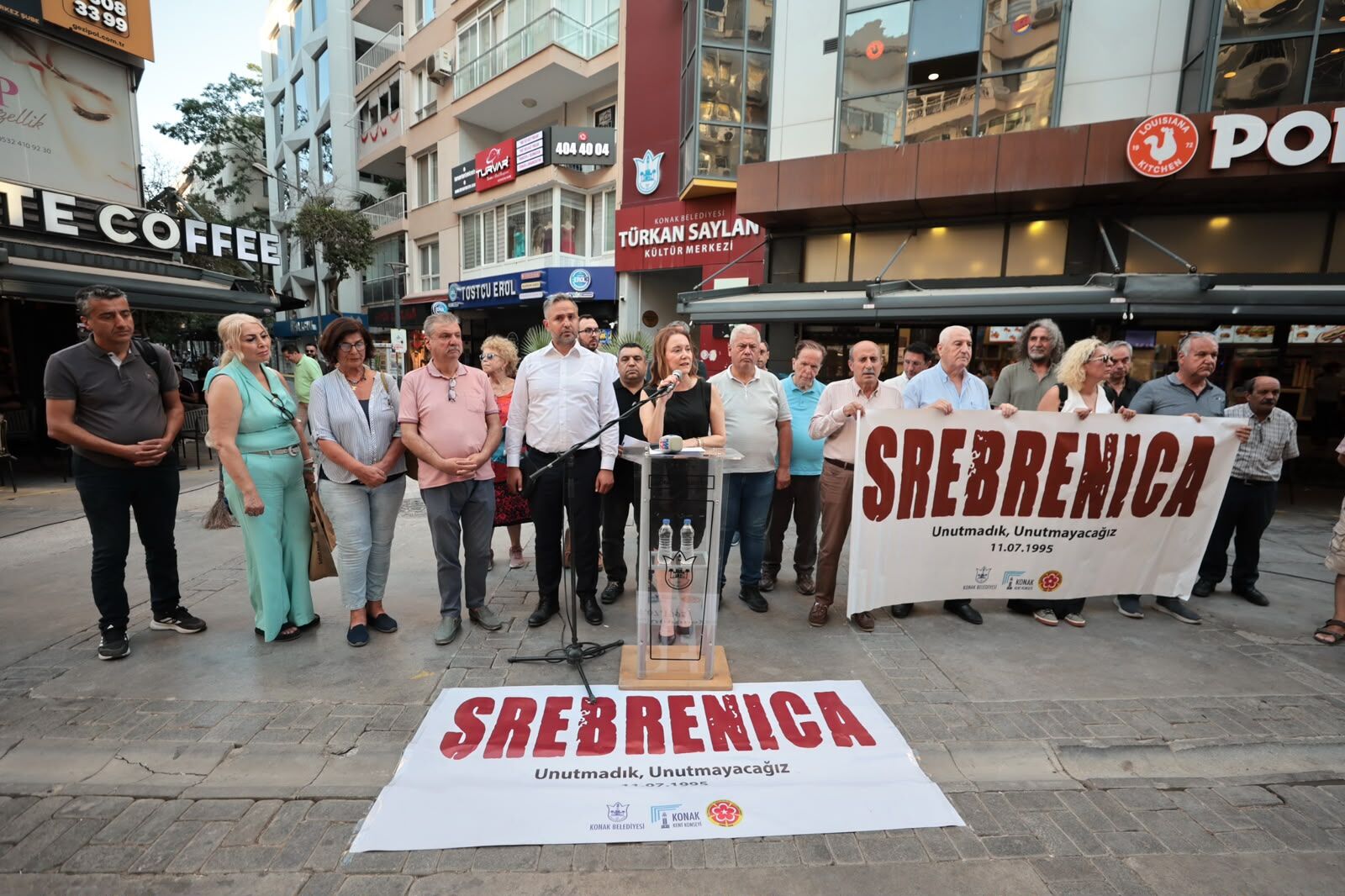 Srebrenitsa’da Katledilen Canlar Konak’ta Anıldı (1)