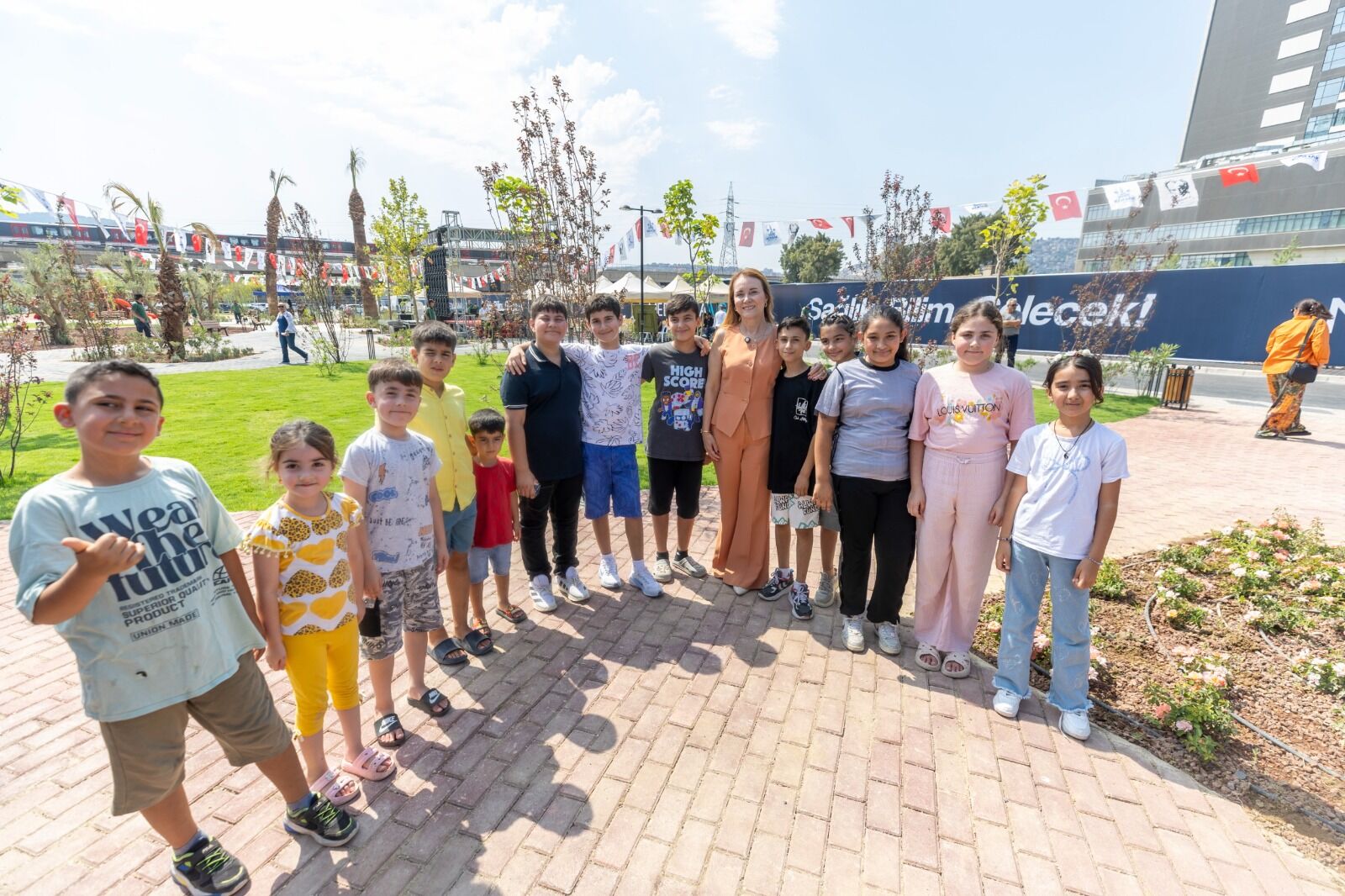 Konak 6 Bin Metrekarelik Yeni Parkına Kavuştu (9)