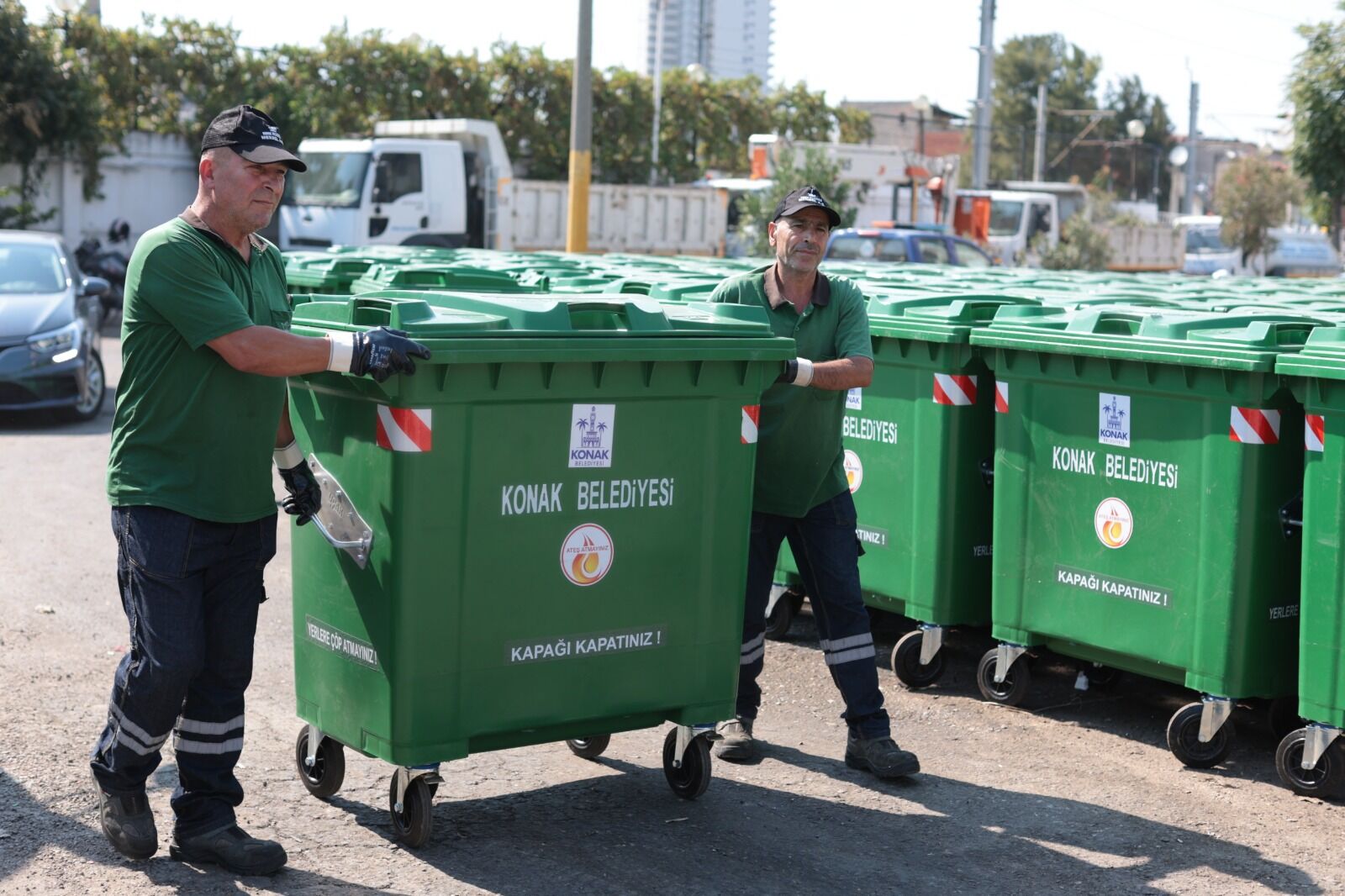 Konak’ın Sokakları Yeni Konteynerlerine Kavuştu (3)