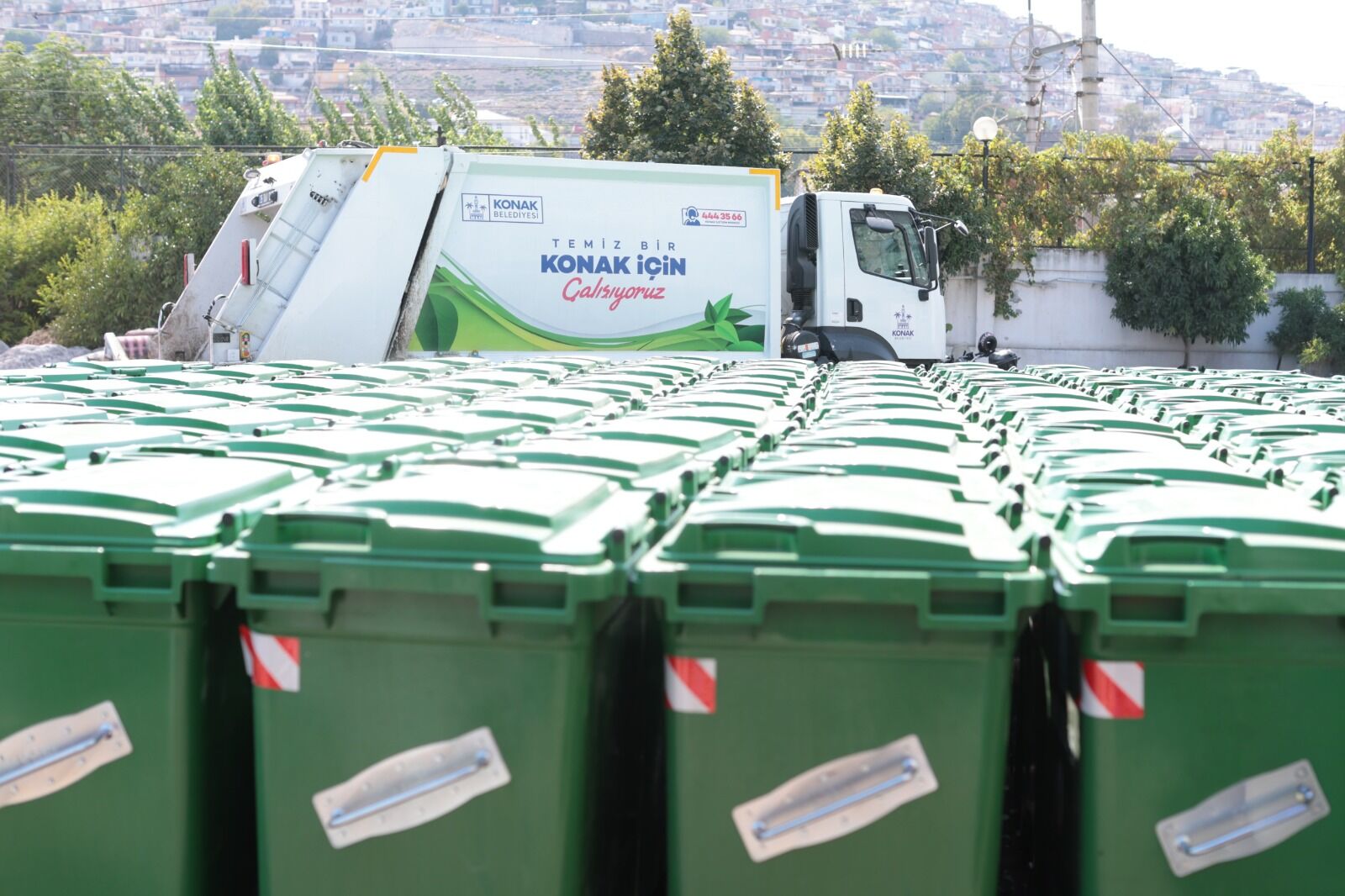 Konak’ın Sokakları Yeni Konteynerlerine Kavuştu (4)