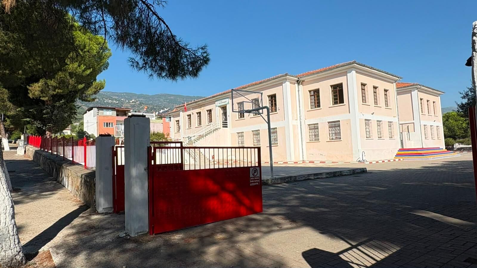 Bozdoğan Belediyesi Okullarda Çalışmalarını Sürdürüyor