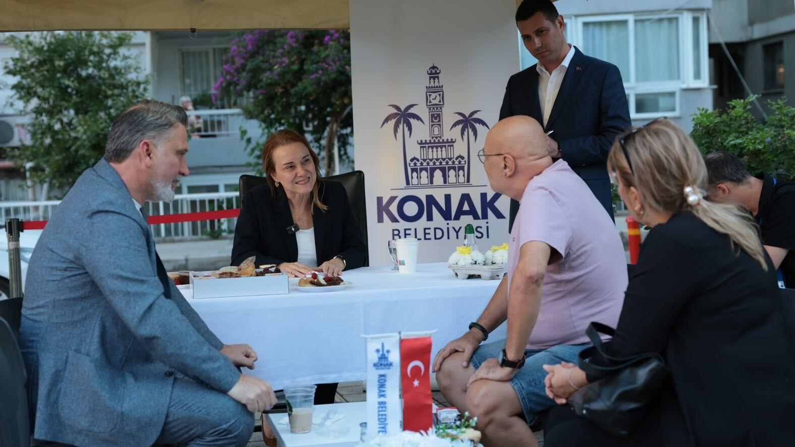 Konak'ta Söz Komşuların: Başkan Mutlu, Mehmet Ali Akman'da Talepleri Dinledi