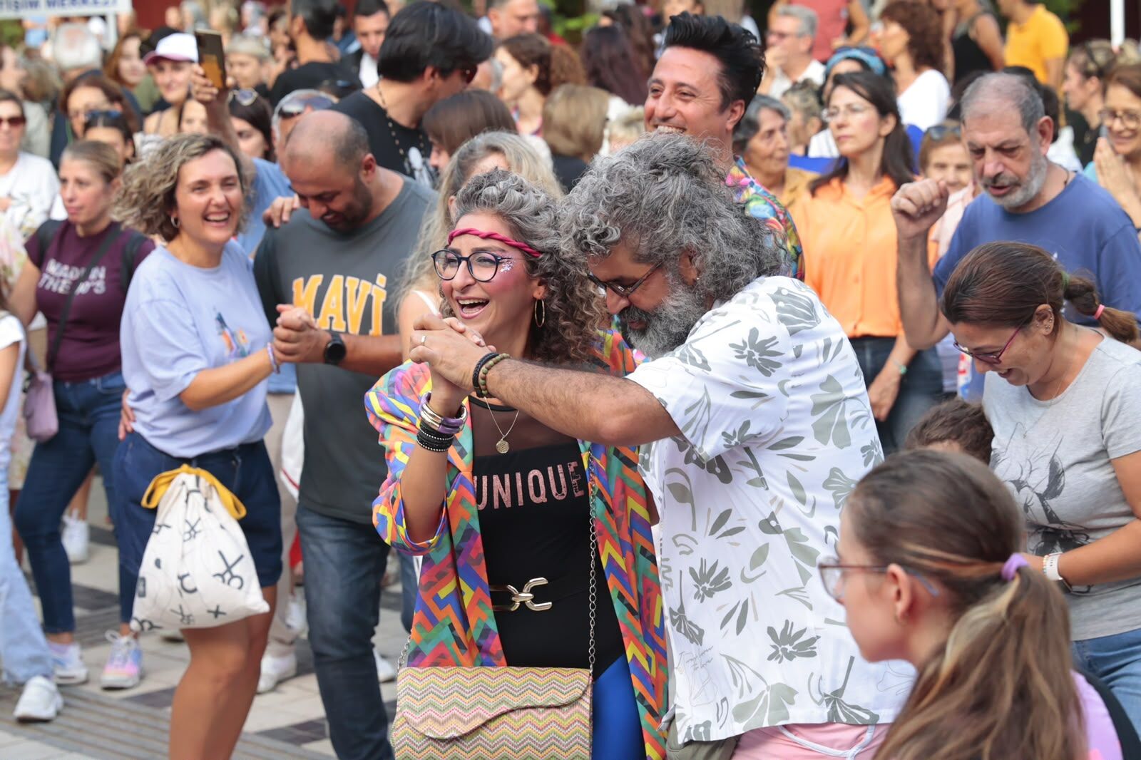 Güzelyalı’da Nostalji Rüzgarı Esti 80’Ler 90’Lar Şenliği Unutulmaz Anlara Sahne Oldu (12)