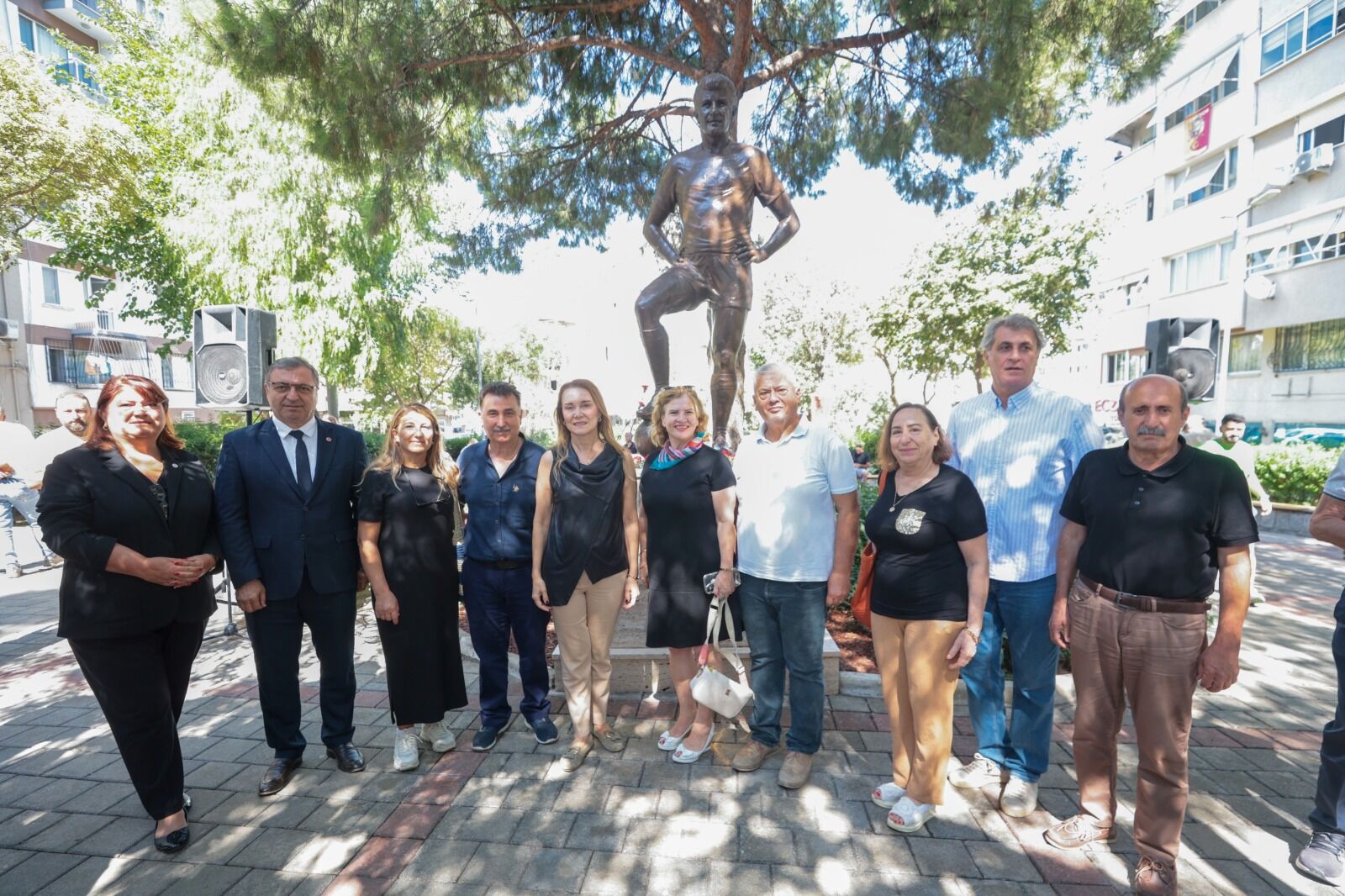 Konak’ta Vefa Dolu Buluşma Metin Oktay Heykeli Önünde Anıldı (3)