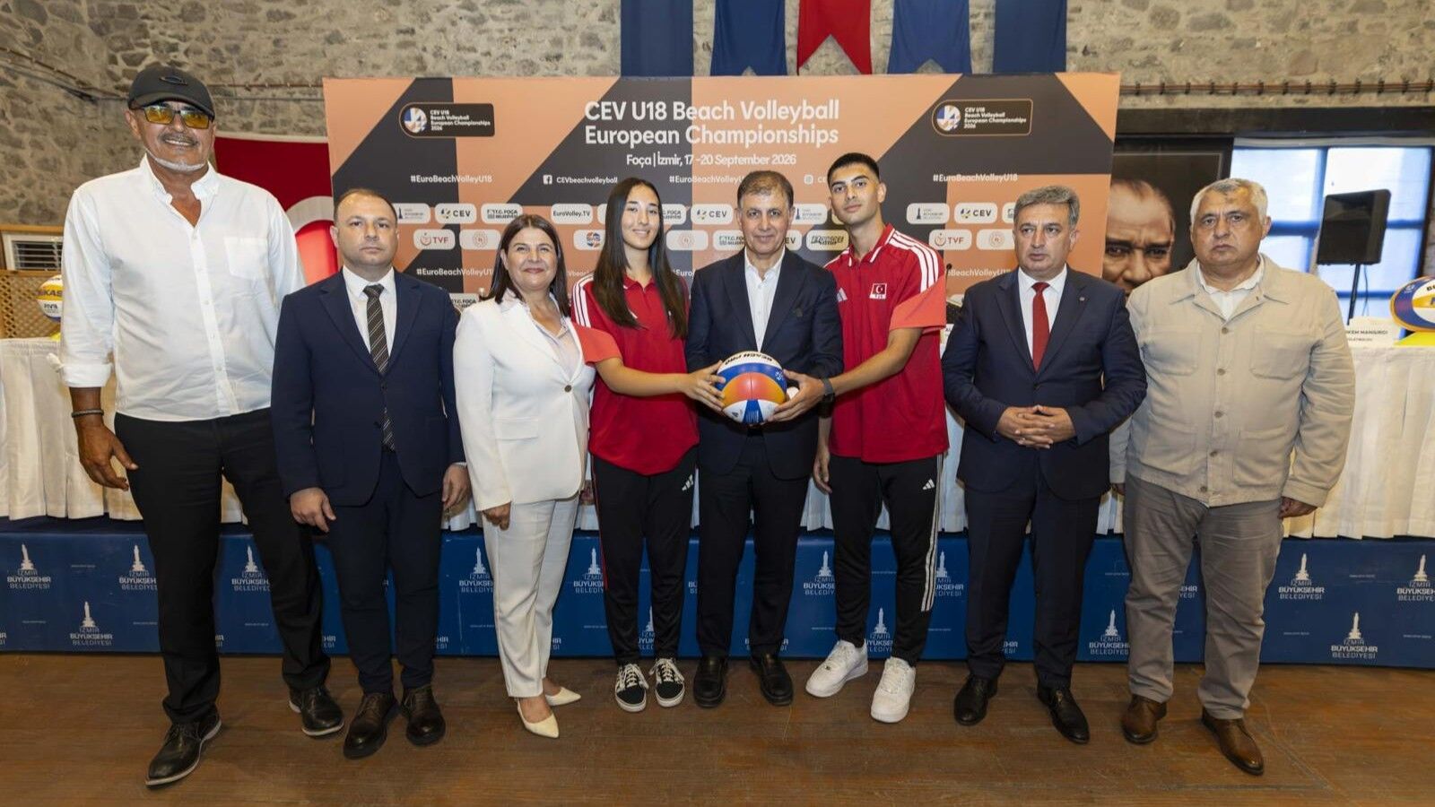 Avrupa'nın Genç Voleybol Yıldızları Foça'da Ter Dökecek