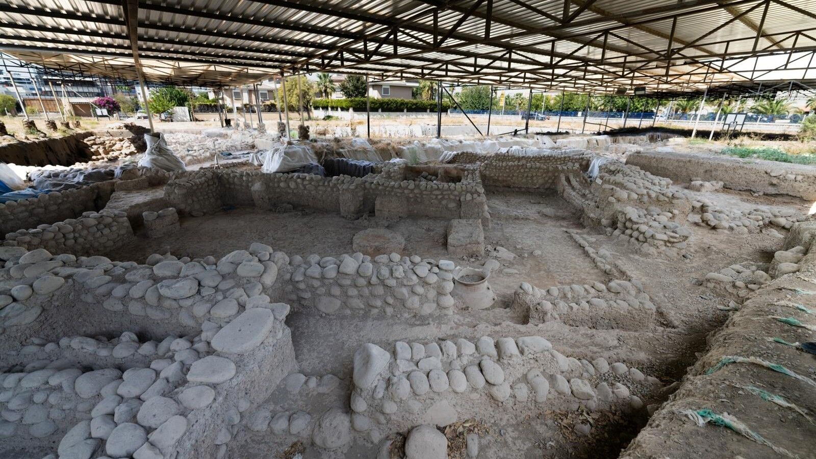 İzmir'in Troya'sı: Yassıtepe'den Zenginliğin İzleri Çıktı