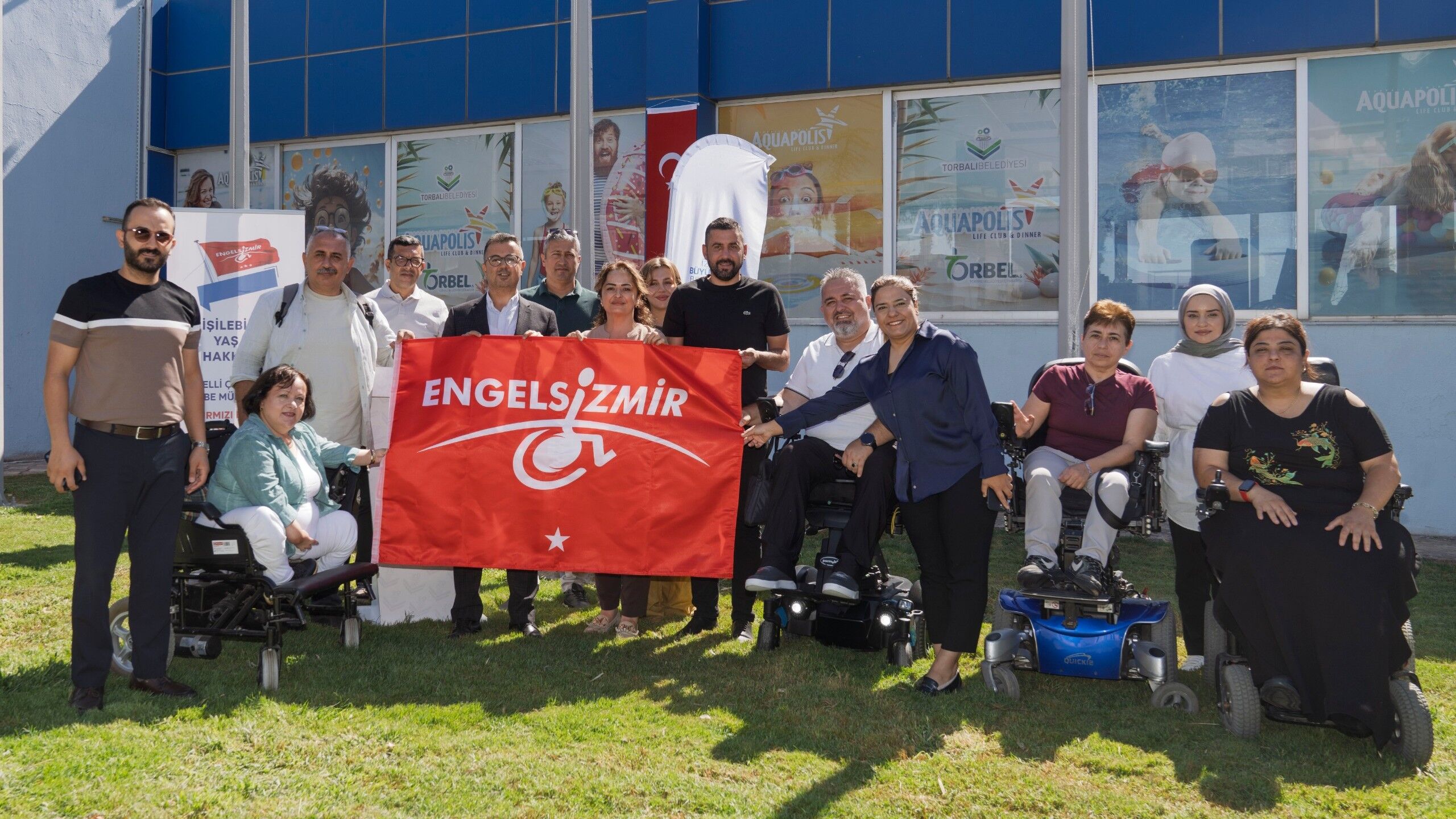 İzmir'de 100'üncü "Kırmızı Bayrak" Torbalı Havuzuna