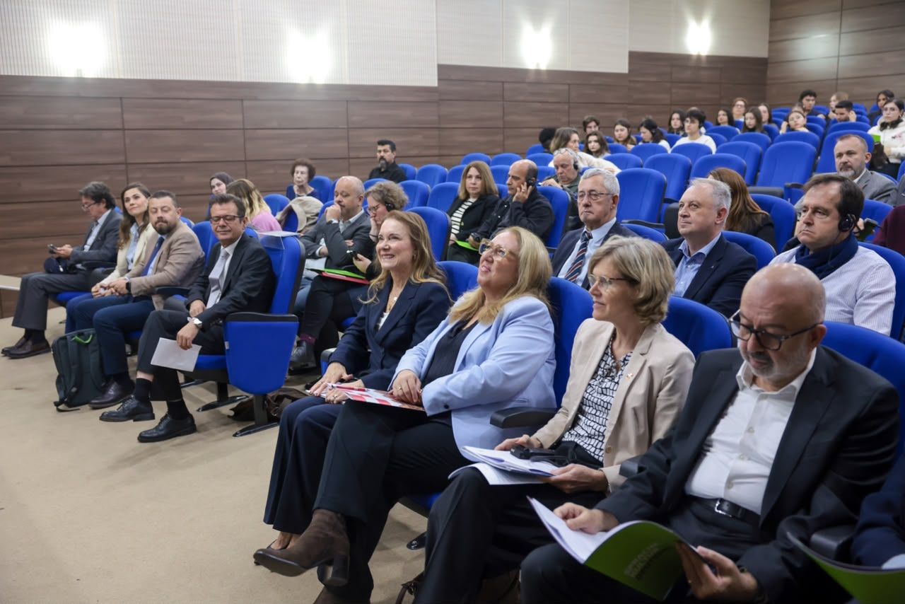 Başkan Mutlu, Konak’ın Dirençli Kent Vizyonunu Uluslararası Konferansta Anlattı (3)