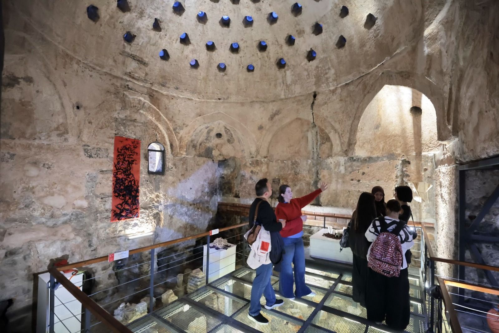 Cumhuriyet’in Işığı Tarihi Kıllıoğlu Hamamı’nda Sanatla Buluştu (12)