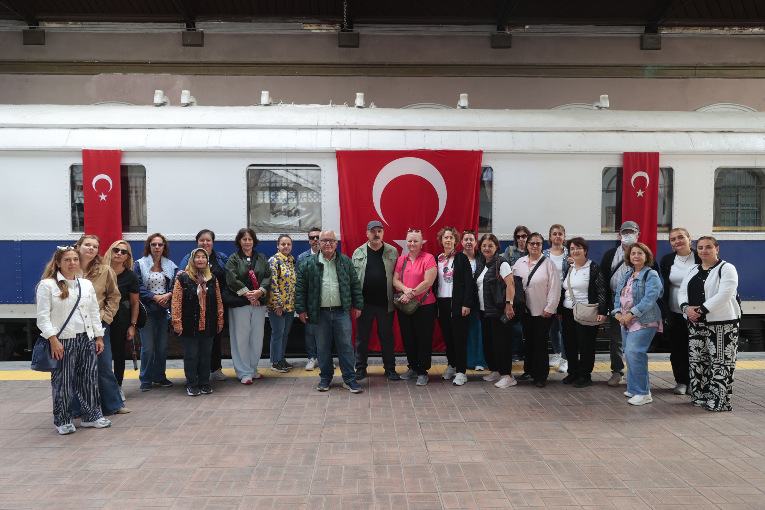 İzmirliler Kültürel Miras Gezileriyle Konak’ı Keşfediyor (8)