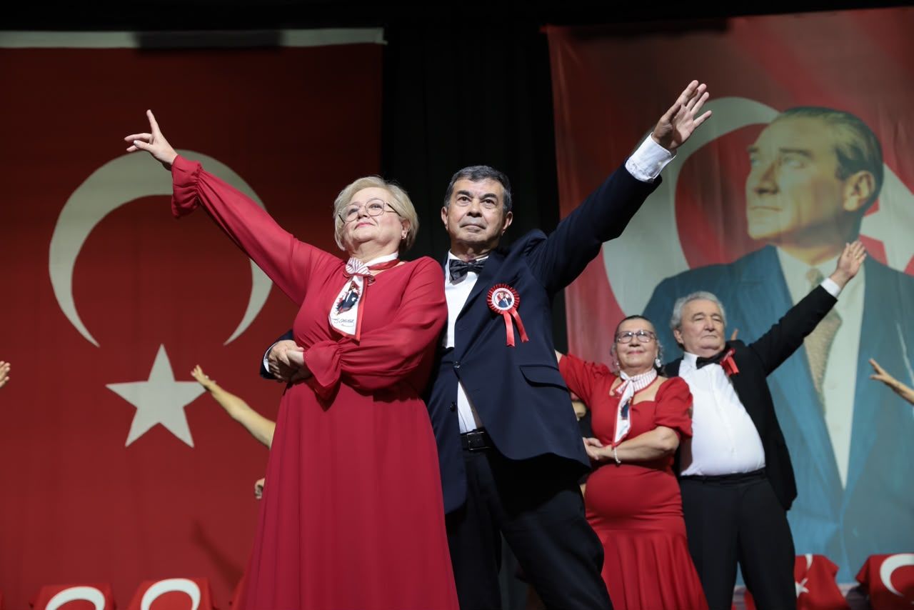 Konak’ın Çınarlarından Unutulmaz Cumhuriyet Gösterisi (10)