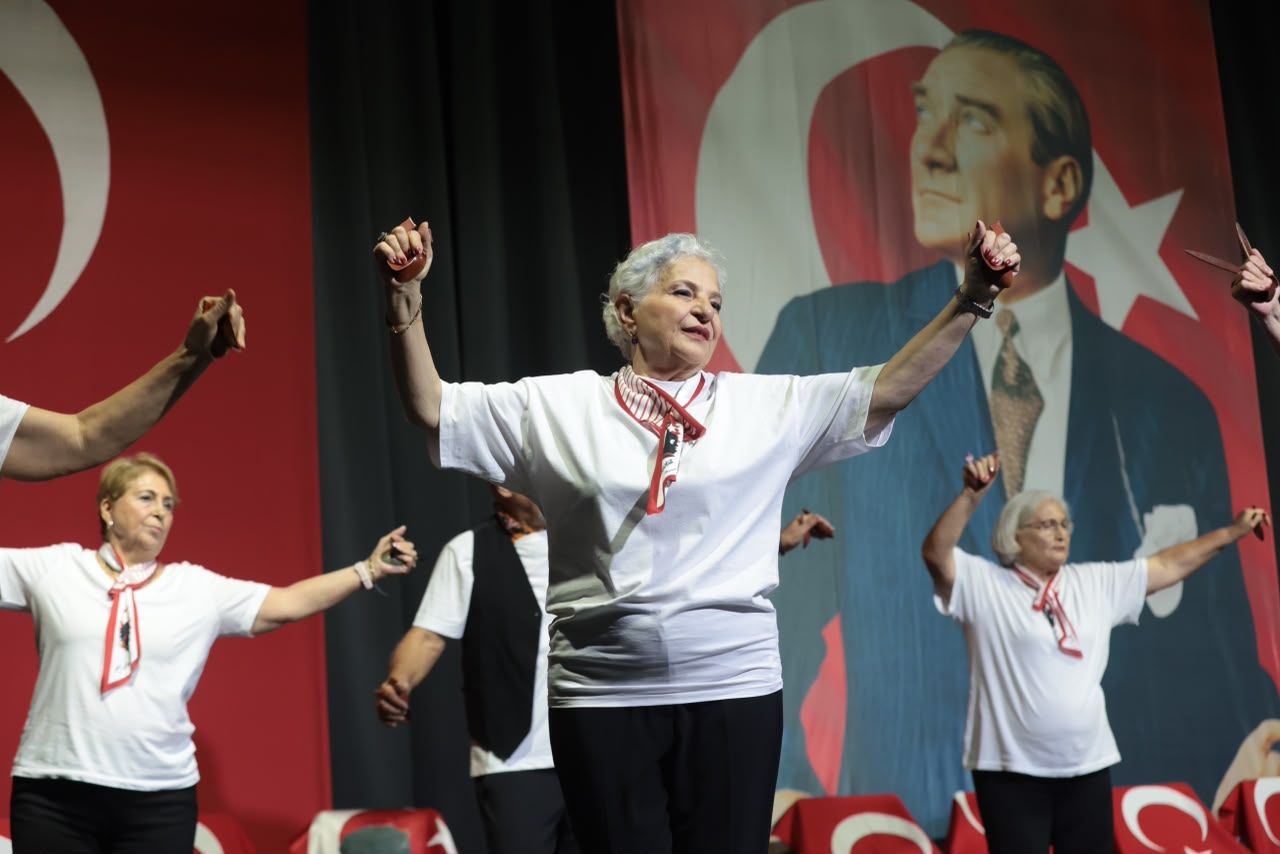 Konak’ın Çınarlarından Unutulmaz Cumhuriyet Gösterisi (12)