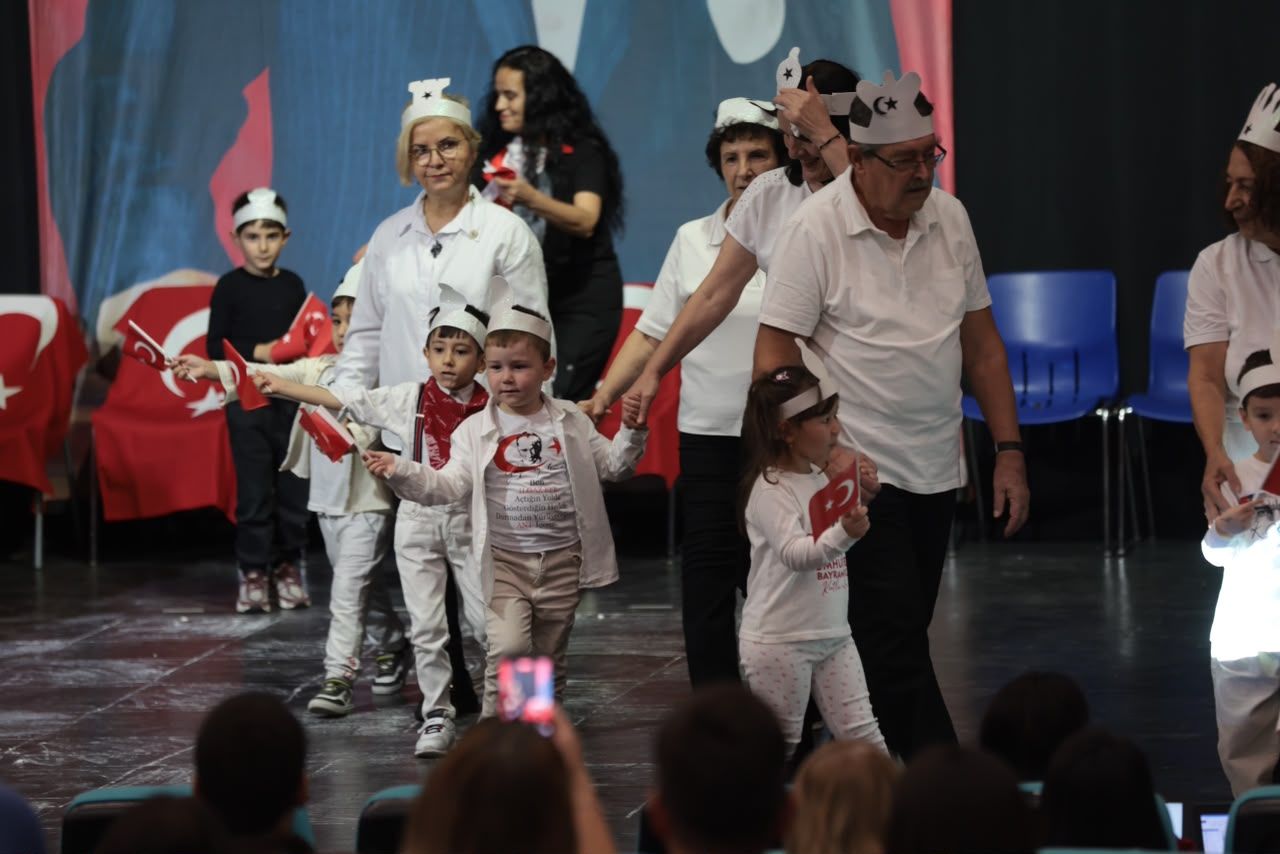 Konak’ın Çınarlarından Unutulmaz Cumhuriyet Gösterisi (2)