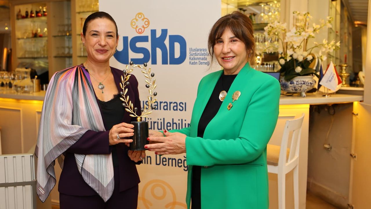 Başkan Sengel: "Efes Tarlası Yaşam Köyü Bir Cumhuriyet Projesidir"
