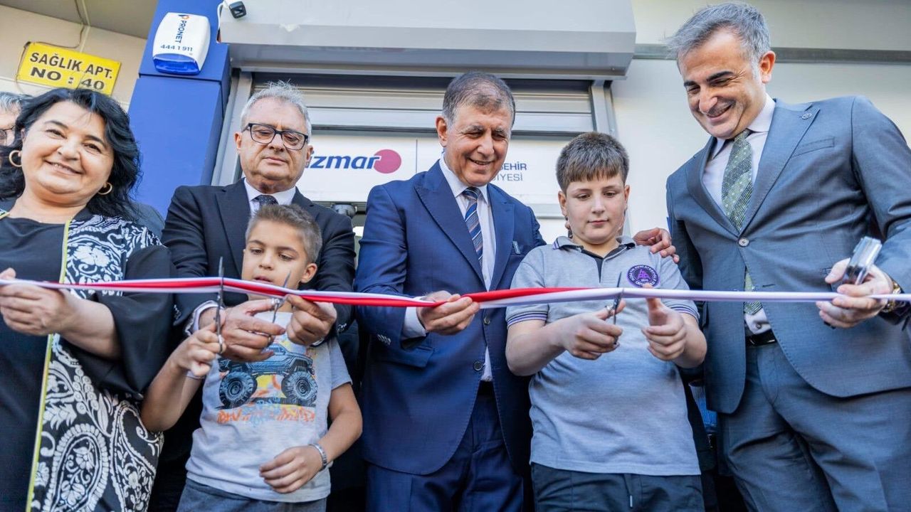 İZMAR 25'inci Mağazasını Buca Gediz'de Açtı