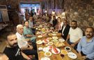 Başkan Mutlu, Tarihi Çarşı'da Esnafla Buluştu: "Kemeraltı, En Büyük Zenginliğimiz"