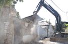Konak'ta Güvenliği Tehdit Eden Metruk Yapılar Tek Tek Yıkılıyor