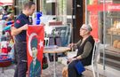 Narlıdere'de Cumhuriyet Bayramı Öncesinde Esnafa Bayrak Dağıtıldı