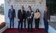 İzmir Büyükşehir Belediye Başkanlığı Koşusu'nu Wardenclyffe Kazandı