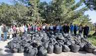 Konak'ta El Ele Orman Temizliği: 2 Saatte 750 Poşet Çöp Toplandı