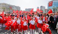 İzmir'de 23 Nisan Coşkusu: Cumhuriyet Meydanı Rengarenk