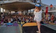 İzmir'de Güneşi Yoga ile Uğurladılar