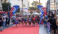 Uluslararası 9 Eylül İzmir Yarı Maratonu'nda Coşku Seli