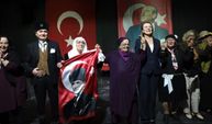 Konak'ın Çınarlarından Unutulmaz Cumhuriyet Gösterisi