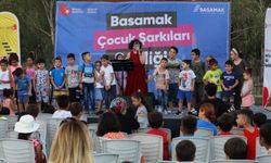 Bayraklı'da Çocuk Şarkıları Şenliği Başladı