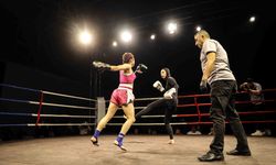 Buca'da Kick Boks Şampiyonası Nefes Kesti