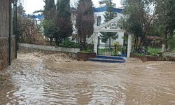 Bodrum'da Sağanak: Yollar Göle Döndü