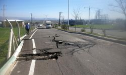 Deprem Bölgesinde Ulaşım Yollarındaki Hasarlar Raporlandı