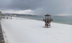 Çeşme'de Karla Karışık Dolu Yağışı Hayatı Olumsuz Etkiledi