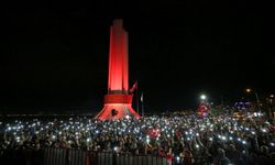 Karşıyaka 19 Mayıs'ta Gelincik Tarlasına Dönüştü