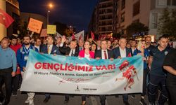 İzmir'de 19 Mayıs Coşkusu Meydanlara Sığmadı