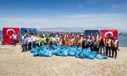 Başkan Soyer Çocuklar ve Gönüllülerle Atık Topladı