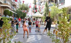 Karşıyaka'da Yaşam Sokağa Taşıyor