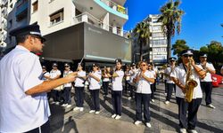 İzmir Sokakları Bayram Havasına Girdi