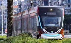 100'üncü Yıla Özel Tramvaylar İzmir Sokaklarında